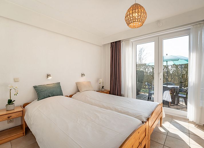 Cozy living room in Apartment Sirius with parking and shared pool, located in De Haan on the Belgian coast, ideal for relaxation.