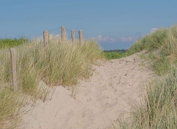 Vakantiehuis V54 in De Haan, Belgische kust, met charmant terras en groene tuin voor een ontspannen verblijf aan zee.