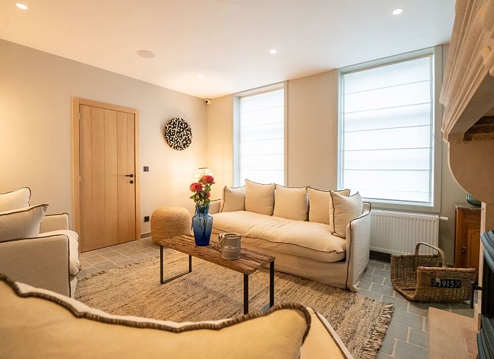 Gezellige eetkamer van Vakantiehuis Huyze Ter Bercken in De Haan aan de Belgische kust, perfect voor familiediners.