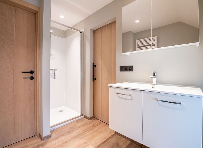 Gezellige eetkamer van Vakantiehuis Huyze Ter Bercken in De Haan aan de Belgische kust, perfect voor familiediners.