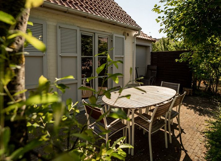 Guest house 114069 • Holiday property Belgian Coast • Vakantiehuis Vissershuis 61 with parking