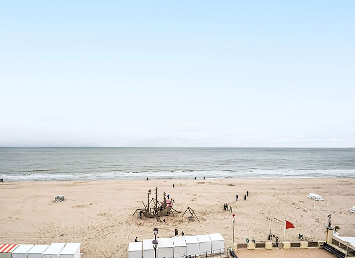 Moderne keuken in Appartement Koekoeksnest Penthouse at the beach, gelegen in De Haan aan de Belgische kust, ideaal voor een comfortabel verblijf.