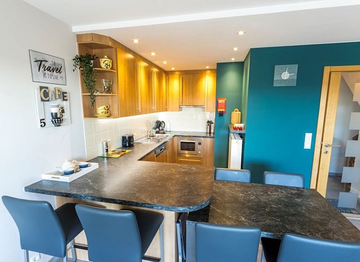 Cozy living room in Huize Oesjoe, Bredene, Belgian coast with spacious sitting area and views of the surroundings.