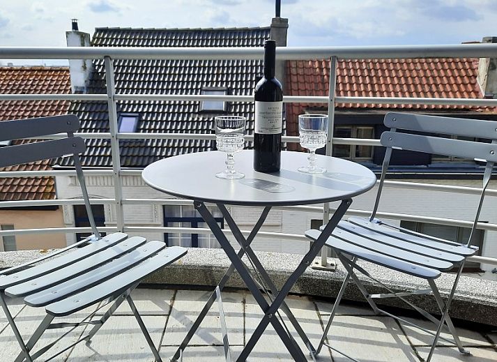 Cozy living room in Huize Oesjoe, Bredene, Belgian coast with spacious sitting area and views of the surroundings.