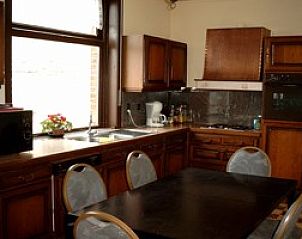 Volledig uitgeruste keuken in Den Anker vakantiewoning in Houthulst, West-Vlaanderen.