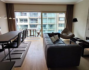 Cozy sitting and dining area in Sun & Sea apartment, Nieuwpoort-Bad, with views of the surroundings.