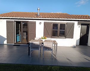 Guest house 011002 - Holiday property West Flanders - Vakantiehuis Duinenhuisje 25 parking and shared pool