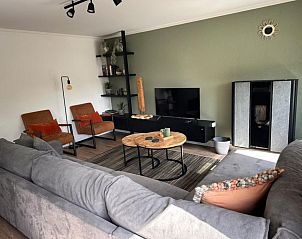 Cozy living room in Villa Belle Haan, a vacation home in De Haan, West Flanders, with comfortable seating area and modern furnishings.