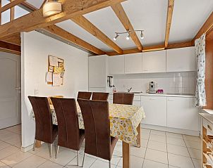 Gemtliche Kche und Essbereich im Ferienhaus Zeepark Haerendycke - Nr. 40, De Haan, Westflandern, ideal fr einen entspannten Aufenthalt.