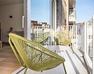 Genieen Sie den sonnenverwhnten Balkon von La Balise Derde, einem modernen Ferienhaus in Koksijde, Westflandern, mit Stadtblick.