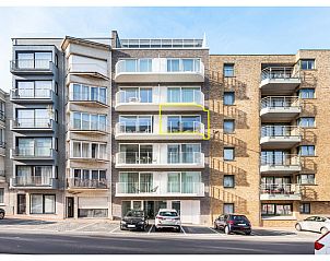 La Balise Drittes Ferienhaus in Koksijde, Westflandern, mit moderner Fassade und Balkonen, ideal fr einen entspannten Aufenthalt an der belgischen Kste.