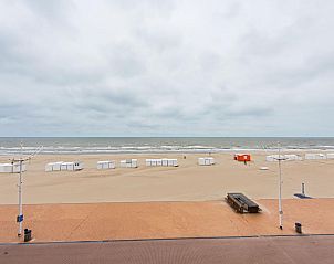 View of the beach from De Meeuwen third vacation home in Koksijde, West Flanders, with sea view and sand dunes.