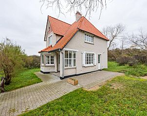 Gemtliches Wohnzimmer im Ferienhaus Le Cozy in Koksijde, Westflandern, mit bequemer Sitzecke und Tageslicht.
