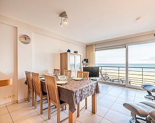 Gemtlicher Essbereich im zweiten Ferienhaus Les Petrels in Koksijde, Westflandern, mit schnem Meerblick und moderner Einrichtung.