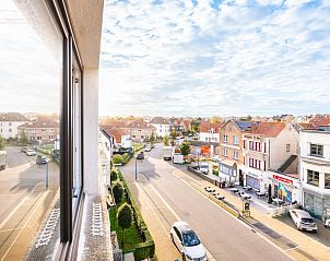 Blick vom dritten Ferienhaus von Vicky in Koksijde, Belgien, mit charmanter Strae und Dchern in Westflandern.