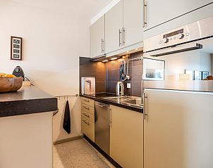 Zweites Wallace-Ferienhaus in Koksijde, Westflandern, Belgien, mit moderner Architektur und Balkon fr einen entspannten Aufenthalt.