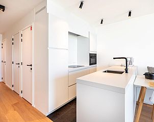 Moderne Kche im Ferienhaus Sable dArgent, Koksijde, Westflandern. Genieen Sie eine stilvolle Einrichtung und Komfort whrend Ihres Aufenthalts.