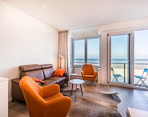 Gemtliches Wohnzimmer des Ferienhauses LaVue premier in Koksijde, Westflandern, mit schnem Meerblick von der Terrasse.