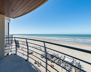 Blick vom Balkon des fnften Ferienhauses Duinzicht in Koksijde, Westflandern, mit Panoramablick auf Meer und Strand.