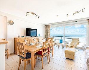 Gerumiges Wohnzimmer im fnften Ferienhaus Les Petrels mit Meerblick in Koksijde, Westflandern, Belgien.