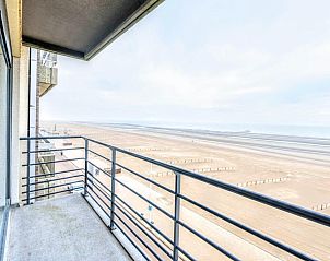 Blick vom Balkon des fnften Ferienhauses Les Petrels in Koksijde, Westflandern, mit Panoramablick auf Strand und Meer.
