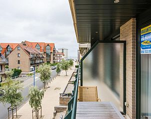 Genieen Sie die Aussicht vom Balkon des Ferienhauses Paco Third in Koksijde, Westflandern, mit Blick auf die charmante Strae.