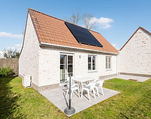 Enjoy the sunny garden of vacation home Westhinder I H89 in Koksijde, West Flanders, with terrace and modern architecture.