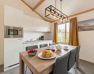 Genieen Sie die Terrasse des Ferienhauses Westhinder I H20 in Koksijde, Westflandern, mit einem schnen Garten und einer gemtlichen Sitzecke.