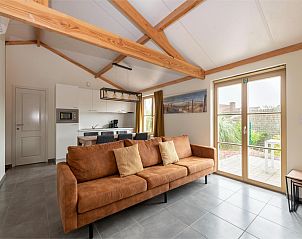 Schnes Schlafzimmer in Westhinder I H20, einem Ferienhaus in Koksijde, Westflandern, mit Holzdetails und natrlichem Licht.