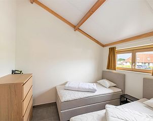 Genieen Sie die sonnige Terrasse des Ferienhauses Westhinder I H20 in Koksijde, Westflandern, mit einem modernen Auenbereich.