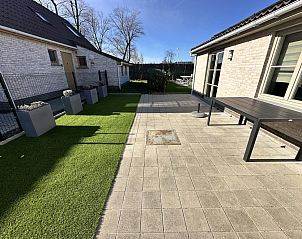 Genieen Sie die sonnige Terrasse des Ferienhauses Westhinder I H93 in Koksijde, Westflandern, umgeben von grner Natur.