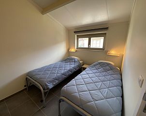Gemtliches Schlafzimmer im Ferienhaus Westhinder I H93, Koksijde, Westflandern, ideal fr einen entspannten Aufenthalt an der belgischen Kste.