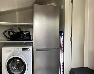Praktische bijkeuken met wasmachine in Vakantiewoning Zee en Polder nr. 138, Westende.