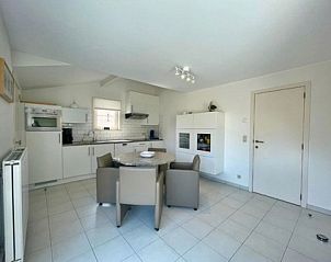 Moderne keuken in Residentie Arthur - Lombardsijde vakantiehuis, perfect voor koken in West-Vlaanderen.