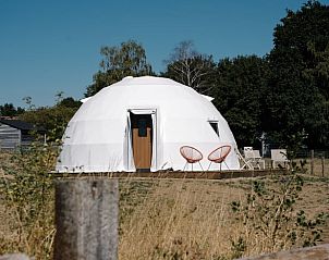 Unieke glamping lodge bij Vakantiehuisje in Bellegem, West-Vlaanderen, omringd door natuur en rust.