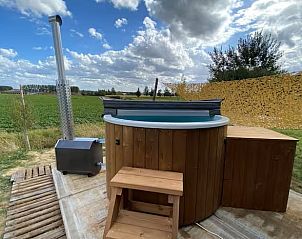 Artistiek detail in Vakantiehuisje in Bellegem, West-Vlaanderen, Belgi, benadrukt de unieke charme en sfeer van de vakantiewoning.