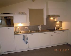 Moderne keuken in vakantiehuis Lombardsijde, gelegen in Lombardsijde-Middelkerke, West-Vlaanderen, Belgi.