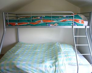 Gezellige kinderkamer met stapelbed in vakantiehuis Lombardsijde, Lombardsijde-Middelkerke, West-Vlaanderen, Belgi.