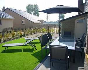 Terras met tuinmeubilair in vakantiehuis Lombardsijde, Lombardsijde-Middelkerke, West-Vlaanderen, Belgi.