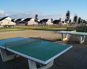 Buitenactiviteiten met tafeltennistafels bij Lombardsijde vakantiehuis, Lombardsijde-Middelkerke, West-Vlaanderen, Belgi.