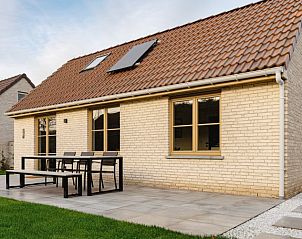 Genieen Sie die Ruhe auf der Terrasse von Casa di Luna, einem charmanten Ferienhaus in Lombardsijde-Middelkerke, Westflandern.