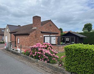 Vacation home Cottage Mia-Kristina in Kristina Park, Westende with flowering hydrangeas and charming garden setting, West Flanders.