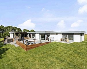 Vacation home Ren in Lichtervelde, Belgium with spacious terrace and green surroundings.