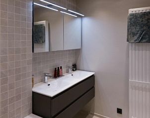 Luxury bathroom with double sink in Residence Commodore No. 135, apartment in Knokke, West Flanders, Belgium for ultimate comfort.