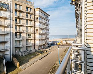 Uitzicht vanaf Costa Tweede vakantiehuis in Sint-Idesbald, West-Vlaanderen, met zeezicht en nabijgelegen appartementen.