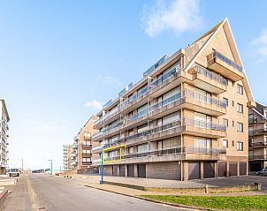 Permieres Loges vakantiehuis in Sint-Idesbald, West-Vlaanderen, met moderne architectuur en ruime balkons voor een ontspannen verblijf.