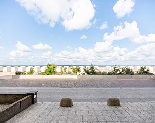 Uitzicht op zee vanaf vakantiehuis La Digue in Sint-Idesbald, West-Vlaanderen. Geniet van de kust en het ontspannen strandgevoel.