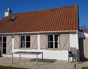 Charming cottage for 6 people in Bredene, West Flanders with sunny facade and terrace.
