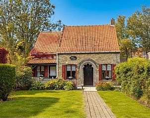 Charmantes Ferienhaus Bella Casa in Ramskapelle, Westflandern, mit roten Dachziegeln und grnem Garten fr einen entspannten Urlaub.