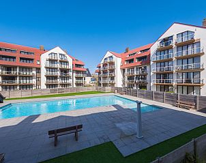 Green Garden Block 1 - 0204, Ferienwohnung in Middelkerke, Westflandern, mit modernen Balkonen und Blick auf die Umgebung.